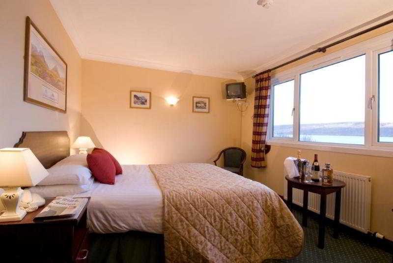 Loch Ness Clansman Hotel Drumnadrochit Buitenkant foto