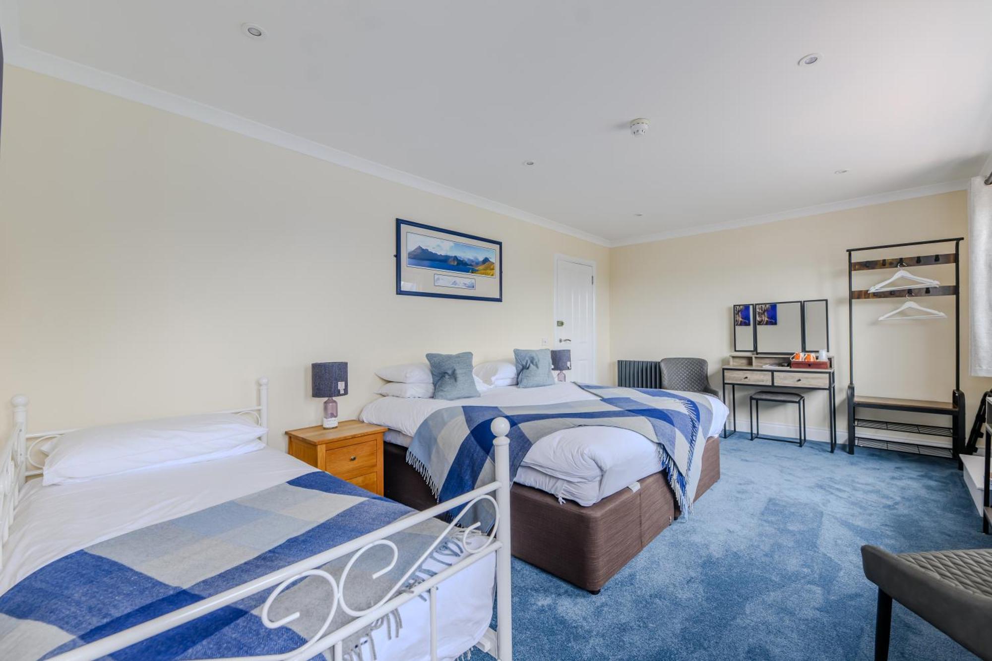 Loch Ness Clansman Hotel Drumnadrochit Buitenkant foto