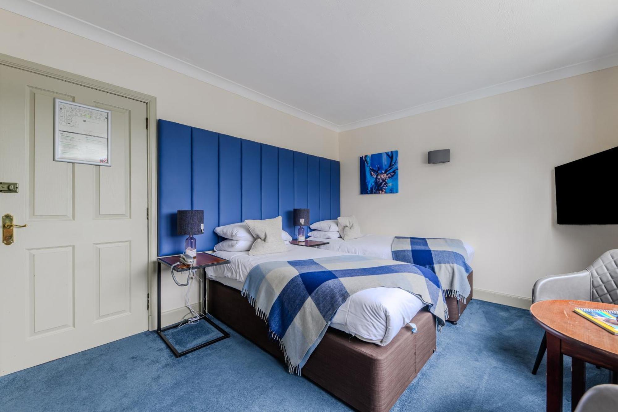 Loch Ness Clansman Hotel Drumnadrochit Buitenkant foto